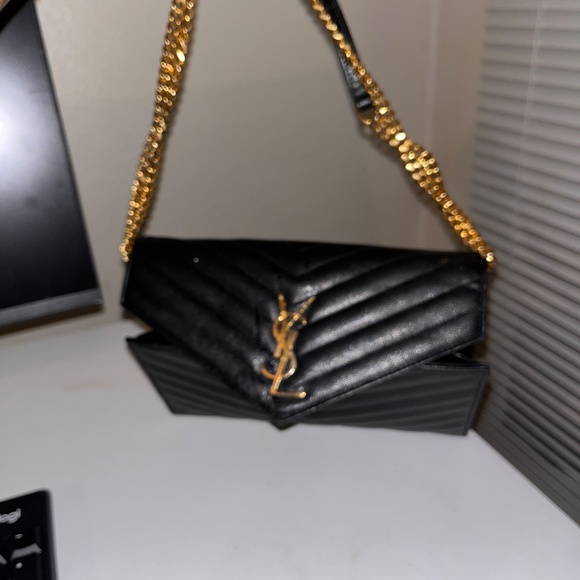 Cassandre Envelope Chain Wallet in Grain De Poudre Leather - Picture 3 of 9